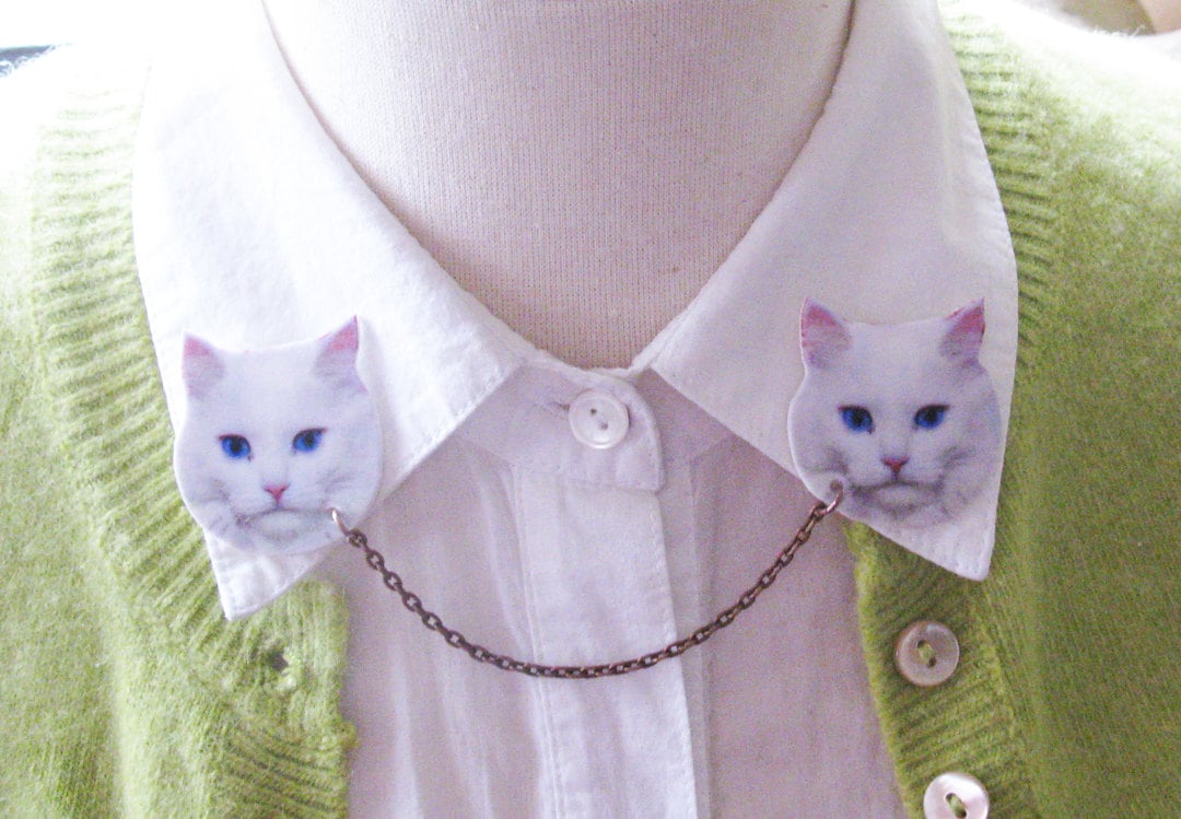 Weiß Schmuck Katze Kätzchen Tier Pullover Brosche Doppel Kragen Pin Trend Weiß Schmuck Katze Kätzchen Tier Pullover Brosche Doppel Kragen Pin Trend von whatanovelidea