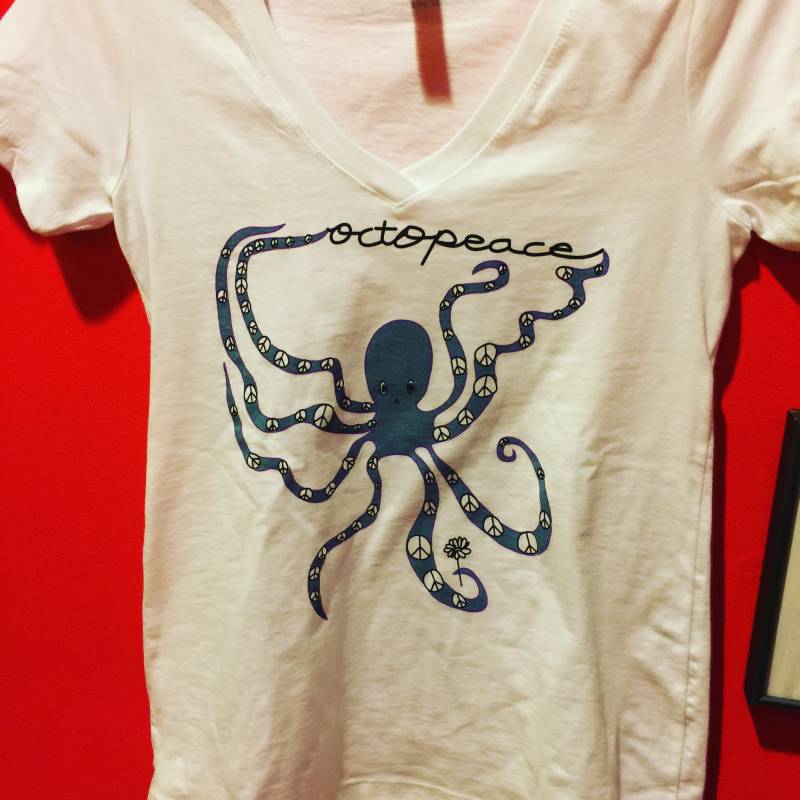 Octopeace - T-Shirt von whateververymuch
