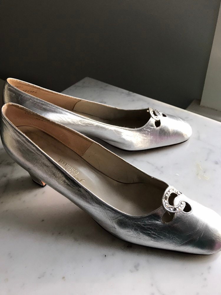 Vintage Saks 1960 Silber Schuhe Mit Strass Vintage Saks 1960 Silber Schuhe Mit Strass von whatsoldisnew1