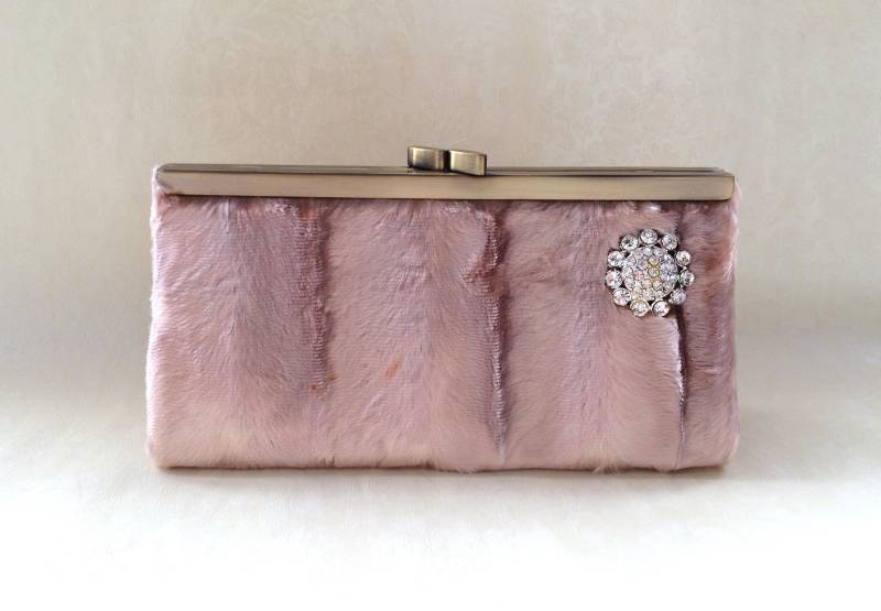 90Er Jahre Vintage Deadstock Champagner Rosa Pelzige Clutch Bling Strass Pin von whatthefunk