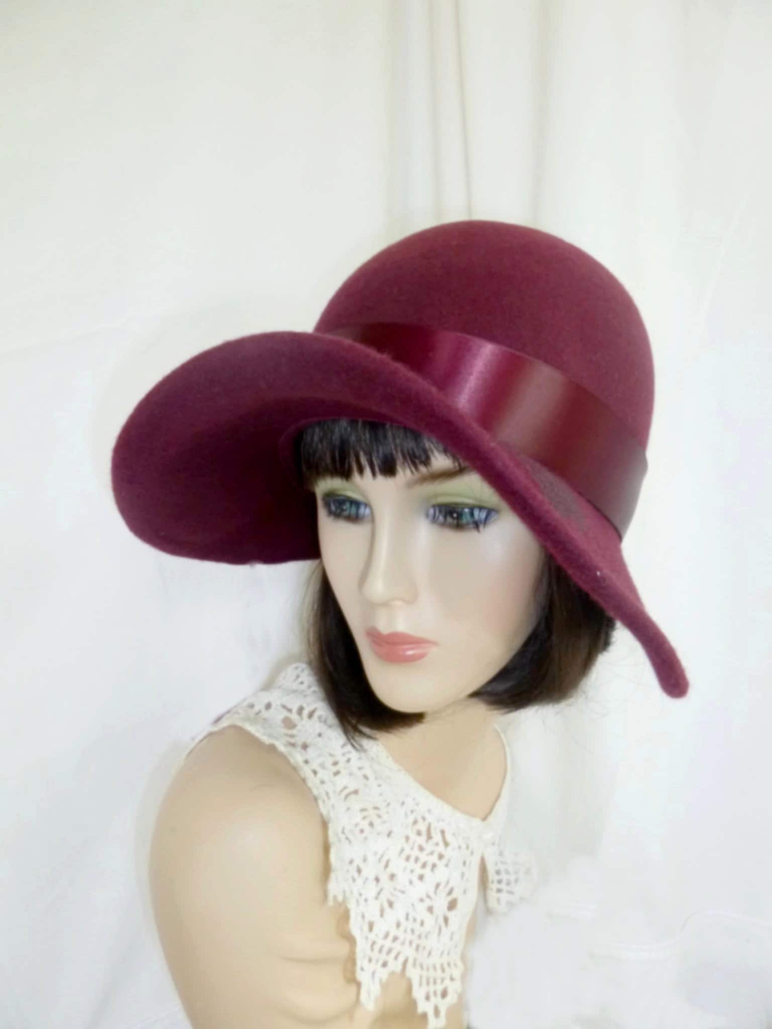 1920Er Jahre Cloche Cloche Breite Krempe Downton Abtei Style 1920Er Jahre Cloche Cloche Breite Krempe Downton Abtei Style von whimsandbrims
