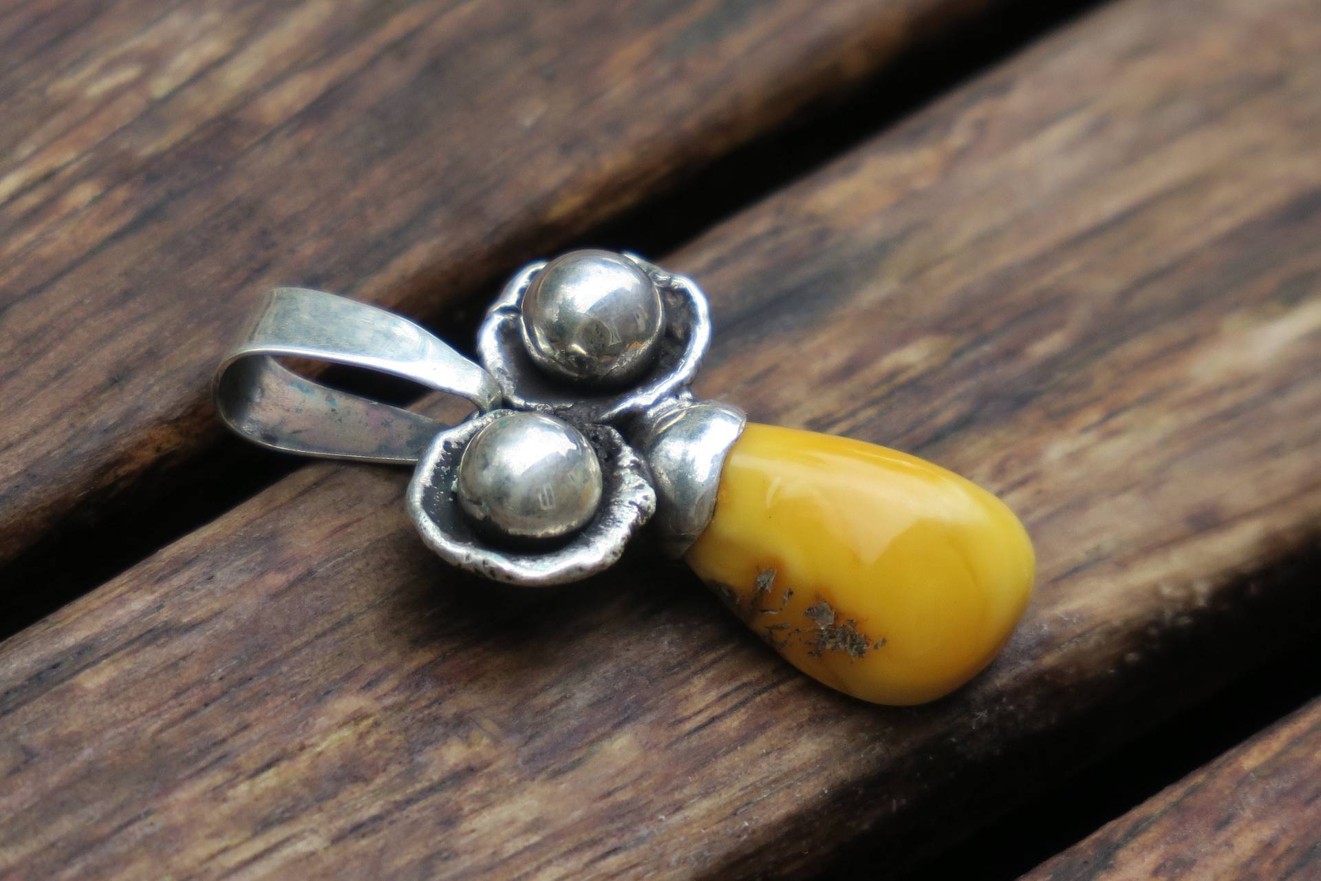 Einzigartiger Bernstein Anhänger Handgefertigter Schmuck Bernsteinkette Gelber Einzigartiger Bernstein Anhänger Handgefertigter Schmuck Bernsteinkette Gelber von whiteamberstudio