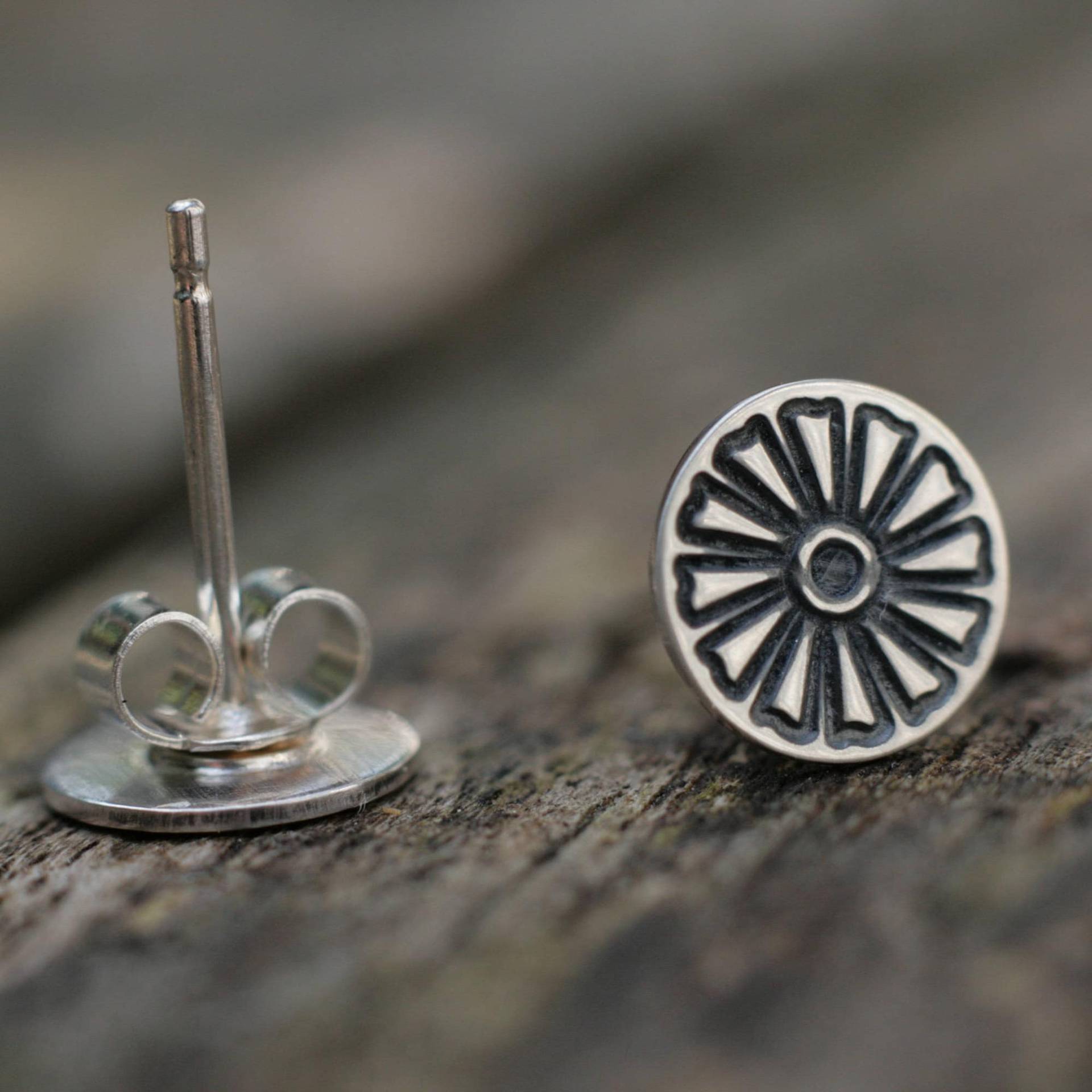 Gänseblümchen Ohrstecker Kleine Blumen Sterling Silber Schmuck Gänseblümchen Ohrstecker Kleine Blumen Sterling Silber Schmuck von whiteamberstudio