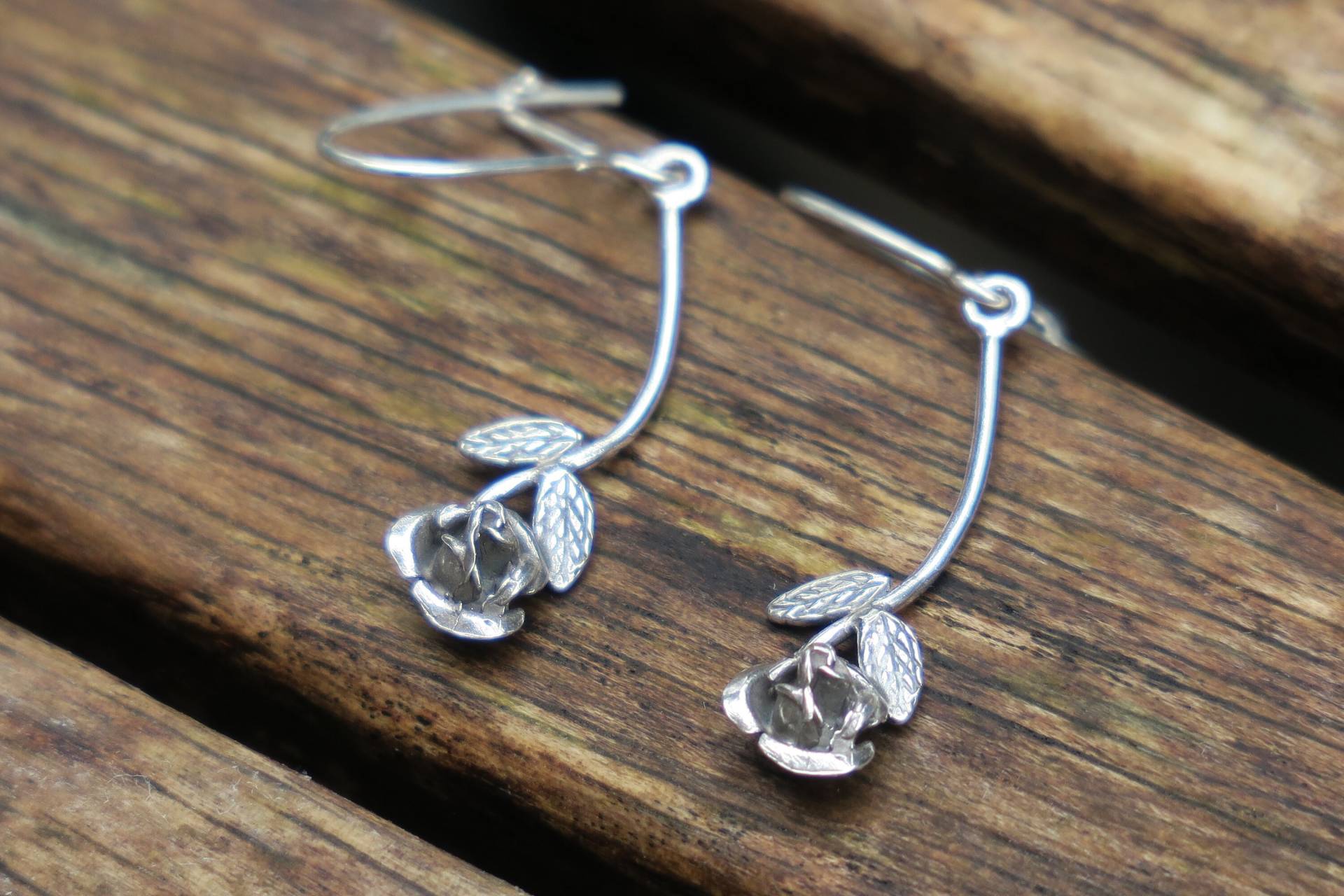 Rosen-Ohrringe Aus Sterlingsilber Leichte Silber Ohrringe Ohrhänger Alltags Rosen-Ohrringe Aus Sterlingsilber Leichte Silber Ohrringe Ohrhänger Alltags von whiteamberstudio