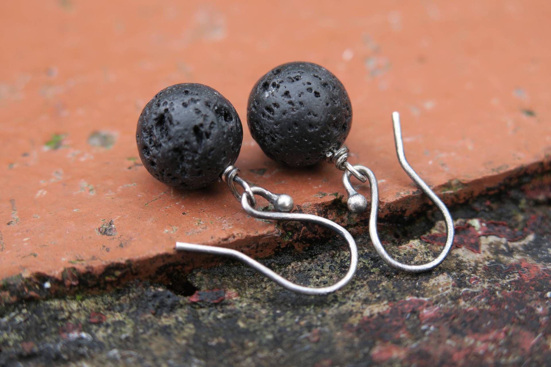 Schwarze Lava Ohrringe Sterling Silber Ohrhänger Edelstein Handgemachter Schmuck Schwarze Lava Ohrringe Sterling Silber Ohrhänger Edelstein Handgemachter Schmuck von whiteamberstudio