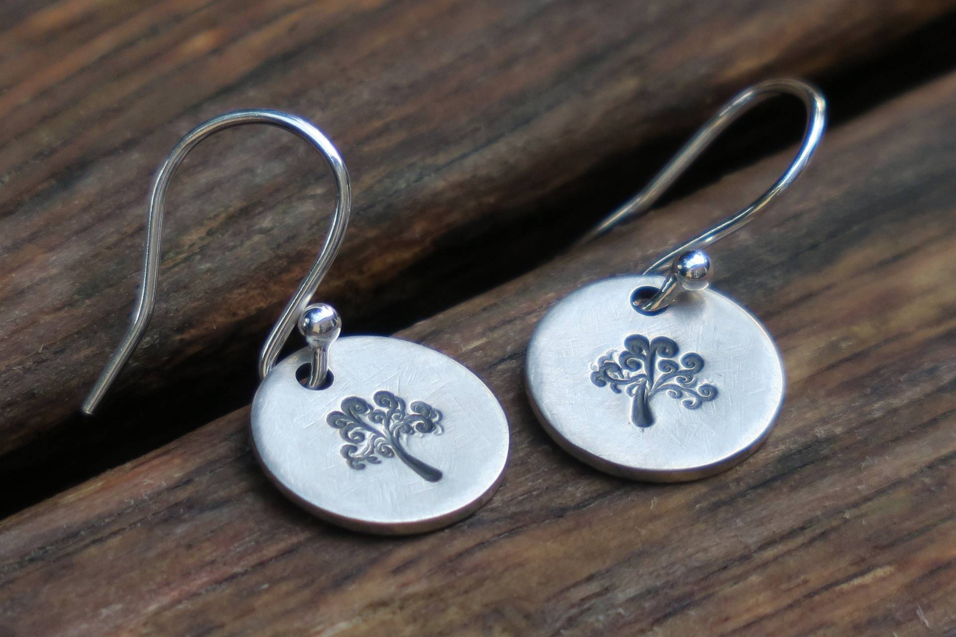 Silber Baum Des Lebens Ohrringe Handgemachte Gebürstete Scheiben Alltagsschmuck Weihnachtsgeschenk Silber Baum Des Lebens Ohrringe Handgemachte Gebürstete Scheiben Alltagsschmuck Weihnachtsgeschenk von whiteamberstudio