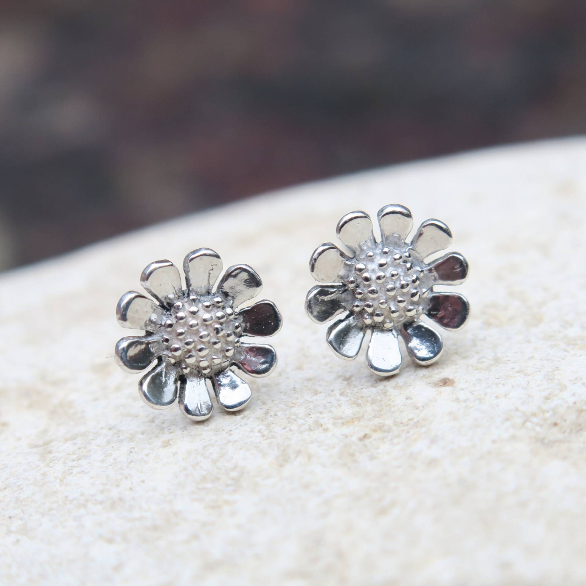 Silber Blumen Ohrstecker - Weihnachtsgeschenk/Geburtstagsgeschenk Ohrringe Daisy in Sterling Everyday Post Silber Blumen Ohrstecker - Weihnachtsgeschenk/Geburtstagsgeschenk Ohrringe Daisy in Sterling Everyday Post von whiteamberstudio