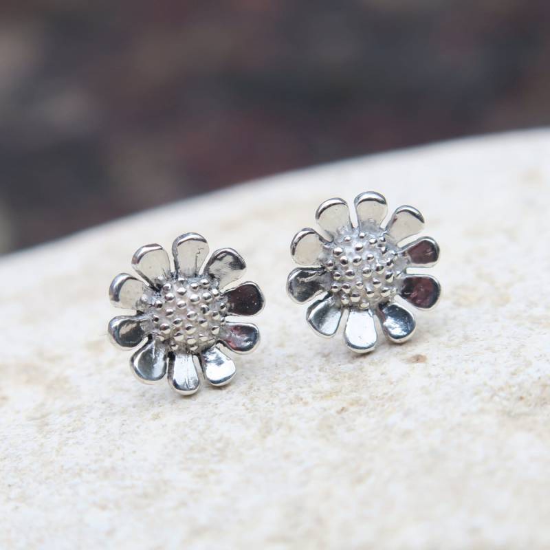 Silber Blumen Ohrstecker - Weihnachtsgeschenk/Geburtstagsgeschenk Ohrringe Daisy in Sterling Everyday Post Silber Blumen Ohrstecker - Weihnachtsgeschenk/Geburtstagsgeschenk Ohrringe Daisy in Sterling Everyday Post von whiteamberstudio