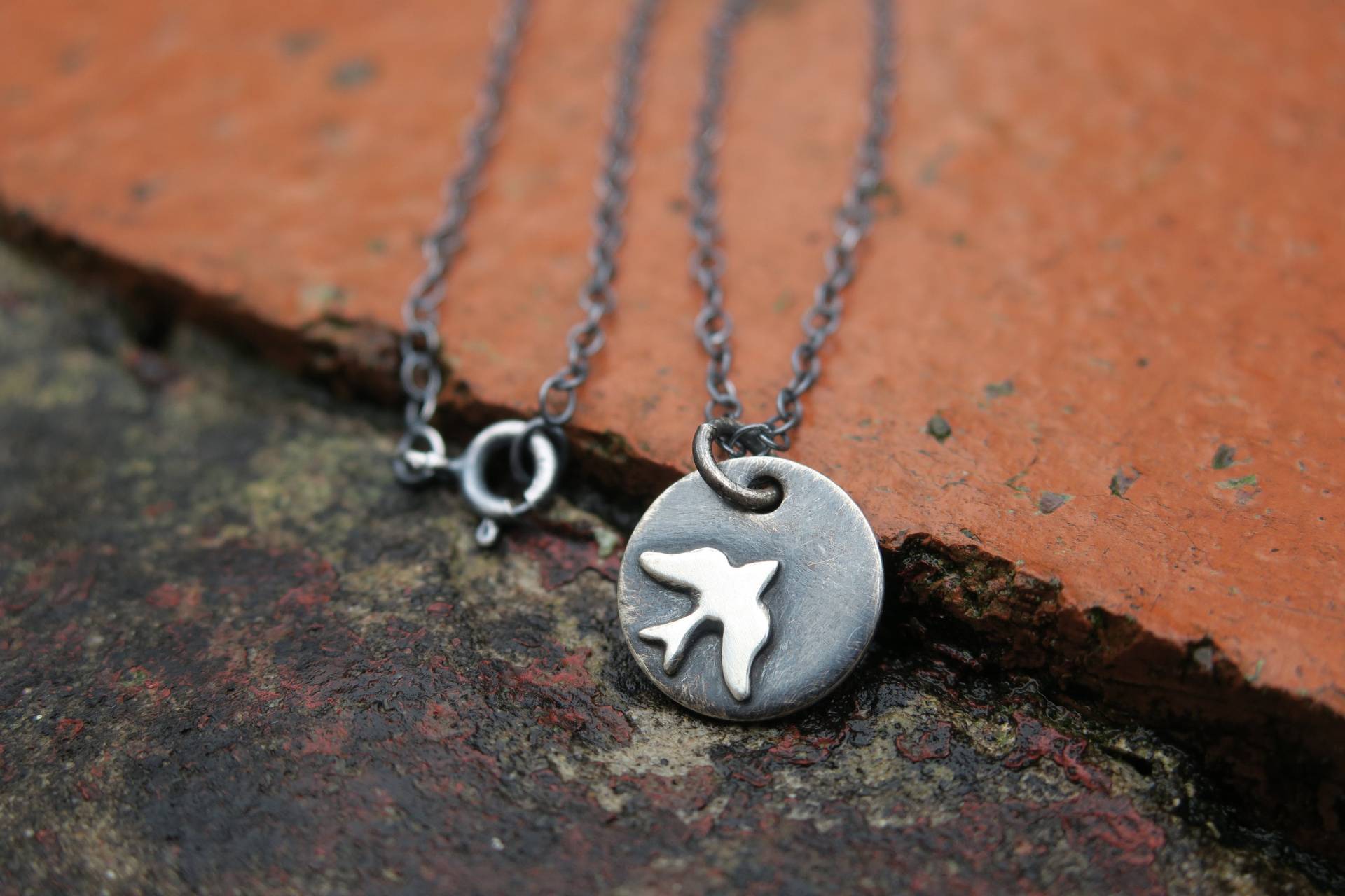 Silber Kreis Halskette Vogel Anhänger Silber Kreis Halskette Vogel Anhänger von whiteamberstudio