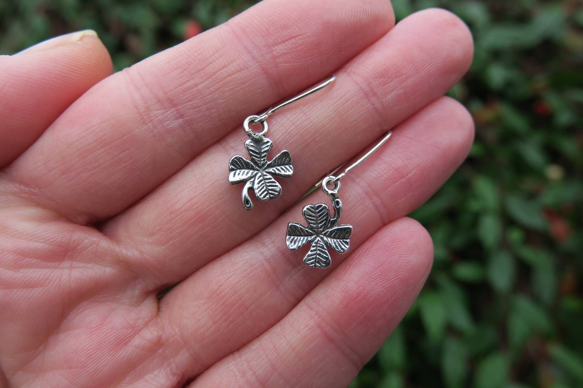 Vier Kleeblatt Ohrringe Glück Geschenk Glücksklee Sterling Silber 4 Blatt Klee Schmuck Vier Kleeblatt Ohrringe Glück Geschenk Glücksklee Sterling Silber 4 Blatt Klee Schmuck von whiteamberstudio