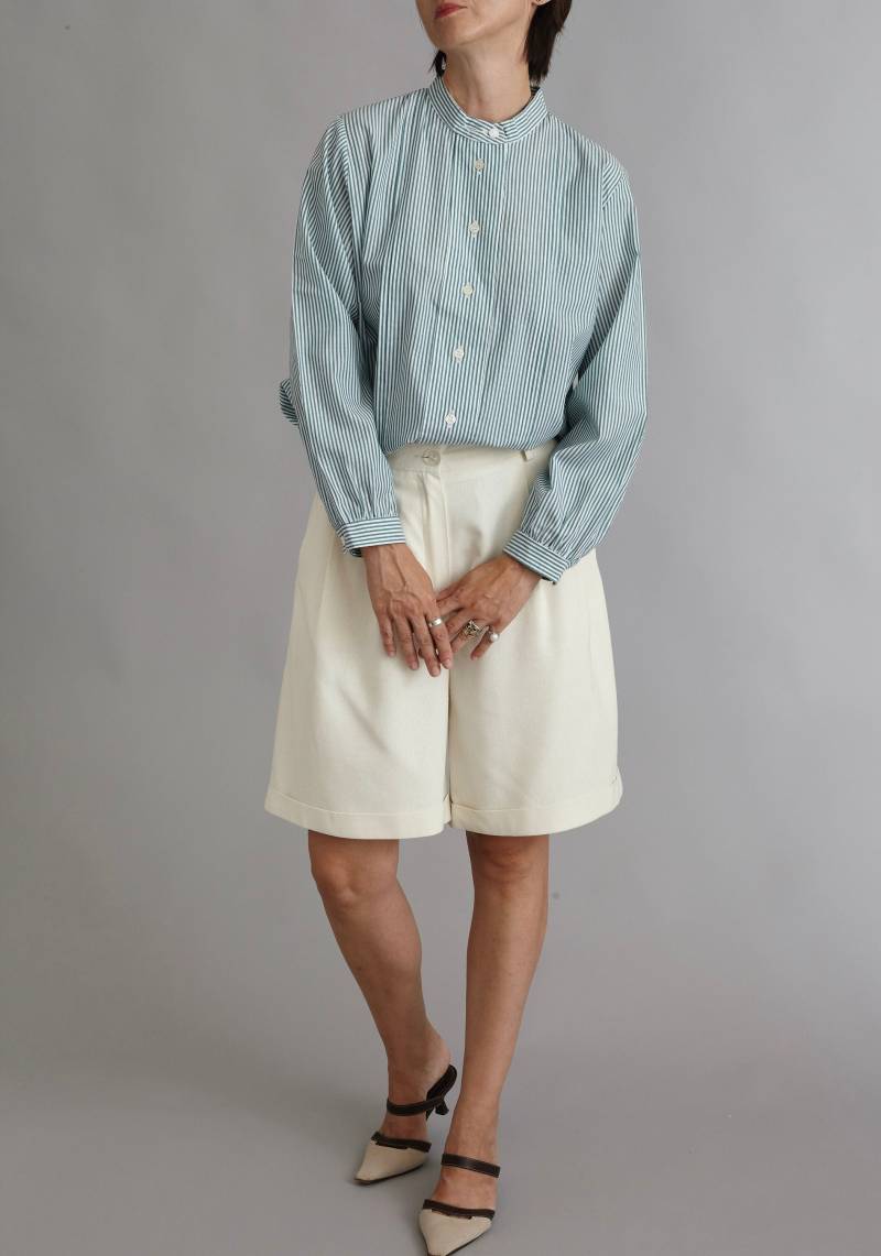 Vintage Gestreifte Bluse Weiß & Grünes Stehkragen Shirt | Größe M-L von whiteaporter