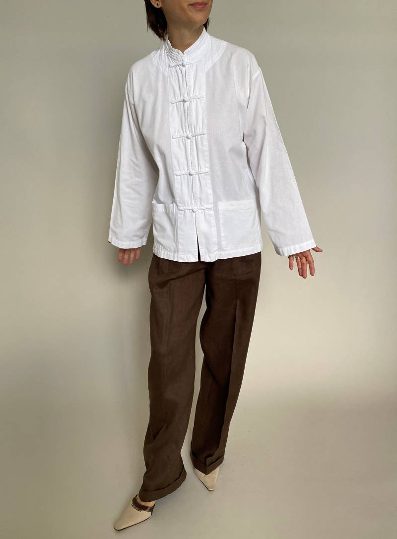 Vintage Weiße Baumwollbluse Froschverschluss, Stehkragen - Gr. L von whiteaporter