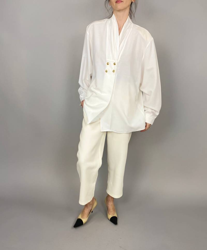 Vintage Zweireihige Weiße Bluse Mit Goldenen Knöpfen, Größe L von whiteaporter