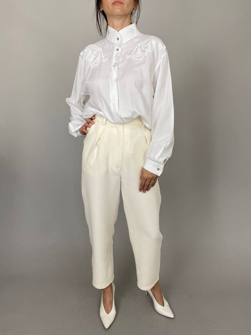 Vintage Weiße Bluse Mit Hohem Kragen - Größe M von whiteaporter