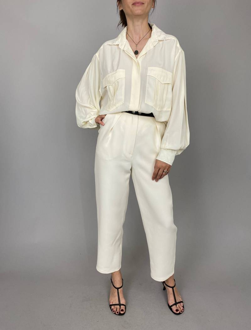 Vintage Weiße Bluse Plissee Lange Ärmel, Bestickter Kragen | Größe M-L von whiteaporter