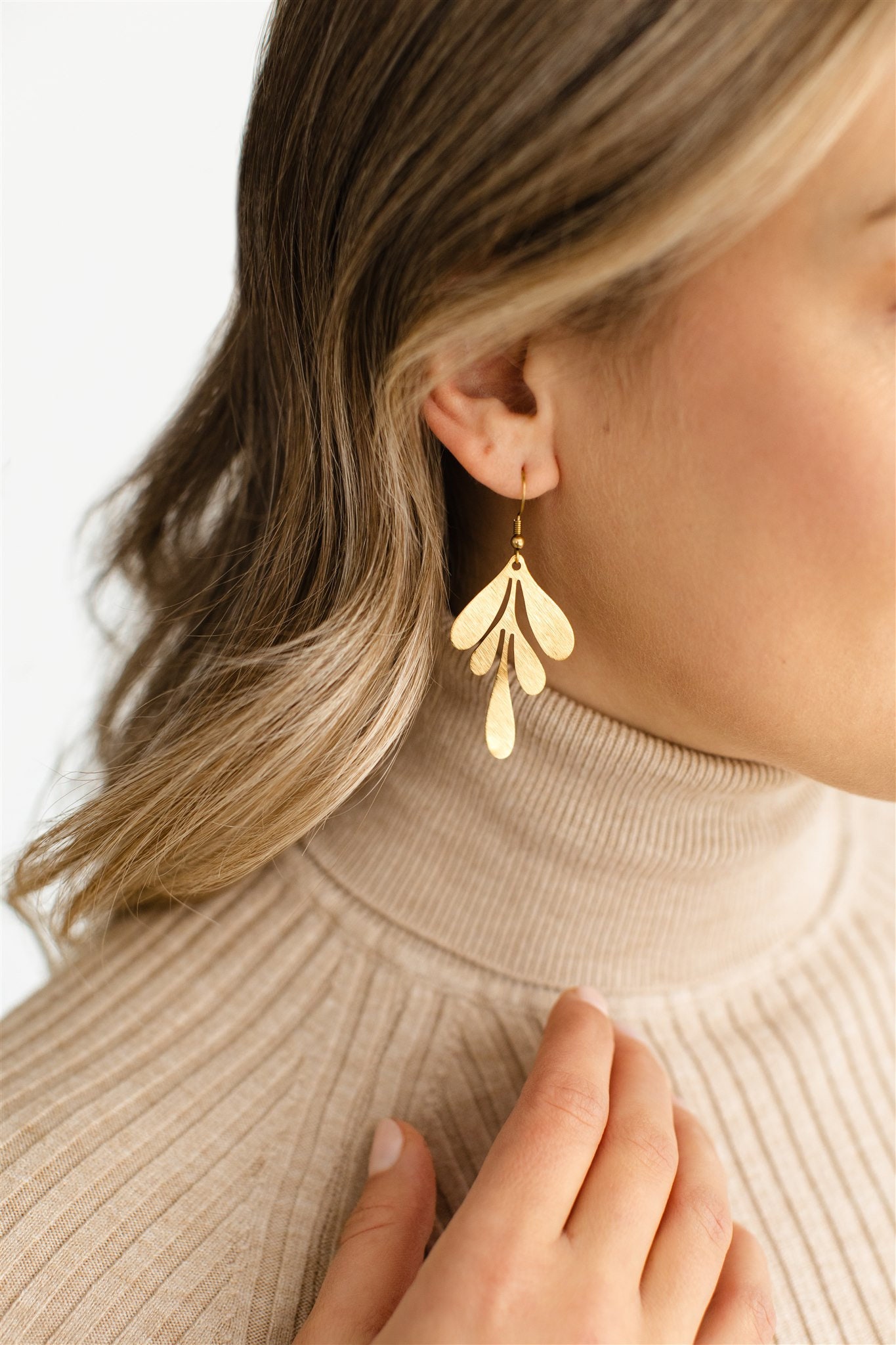 Gebürstete Messing Blatt Ohrringe Gold Minimalist Schmuck Gebürstete Messing Blatt Ohrringe Gold Minimalist Schmuck von whitebirchhandmade