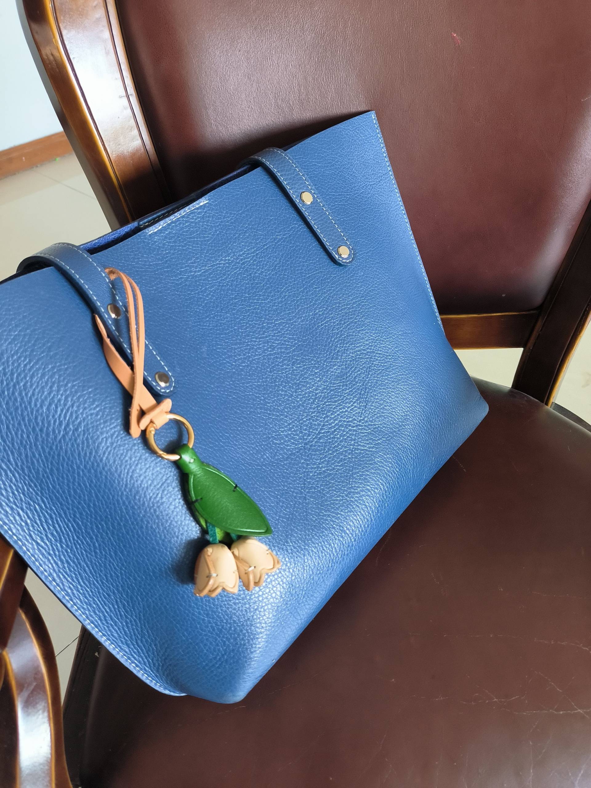 Taschenanhänger Aus Leder - Tulip Echtleder Schlüsselanhänger 24071101 Taschenanhänger Aus Leder - Tulip Echtleder Schlüsselanhänger 24071101 von whpdesign