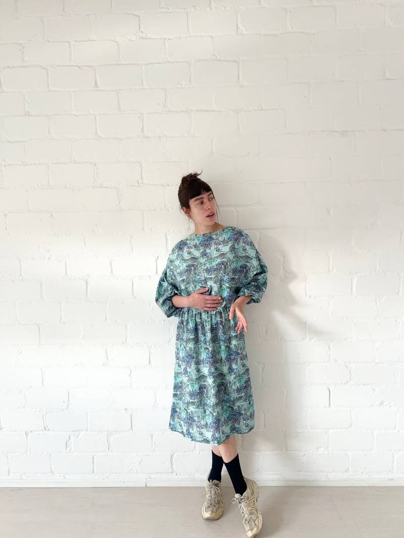 Vintage 80S Dress Handcrafted With Balloon Sleeves & Figurative Pattern Pastel von wiepferdegaloppieren