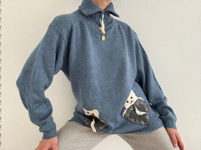 Vintage Knit Sweater With Cute Bear Appliqué Blue I Cozy 80S 90S Playful Teddy Motif Wool Winter Zip Turtleneck Jumper Pullover M von wiepferdegaloppieren