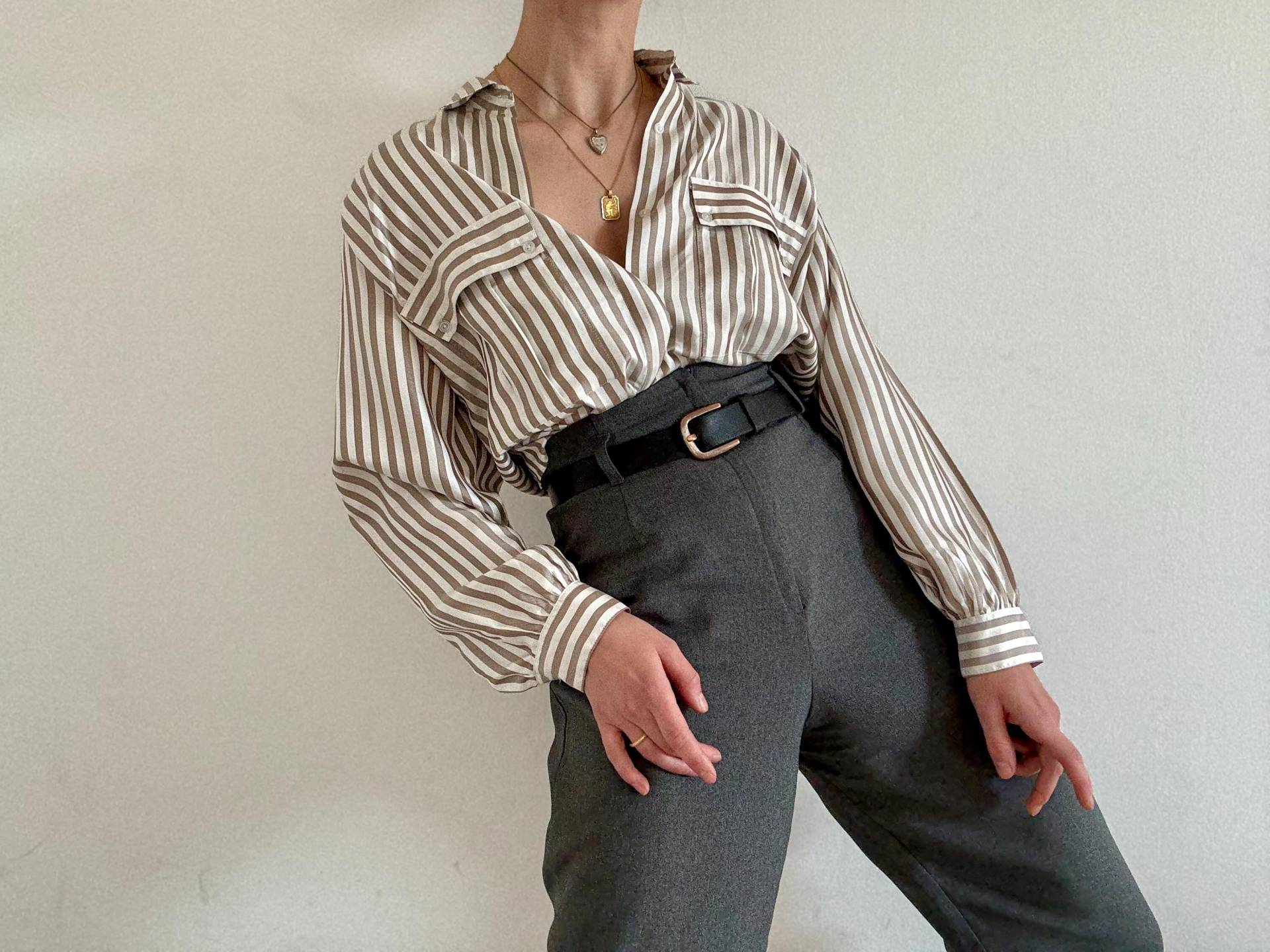 Vintage Statement Blouse Striped in Taupe & White With Pockets | Boxy 80S 90S Minimalist Button Up Shirt Neutral Tones Parisienne Top L von wiepferdegaloppieren