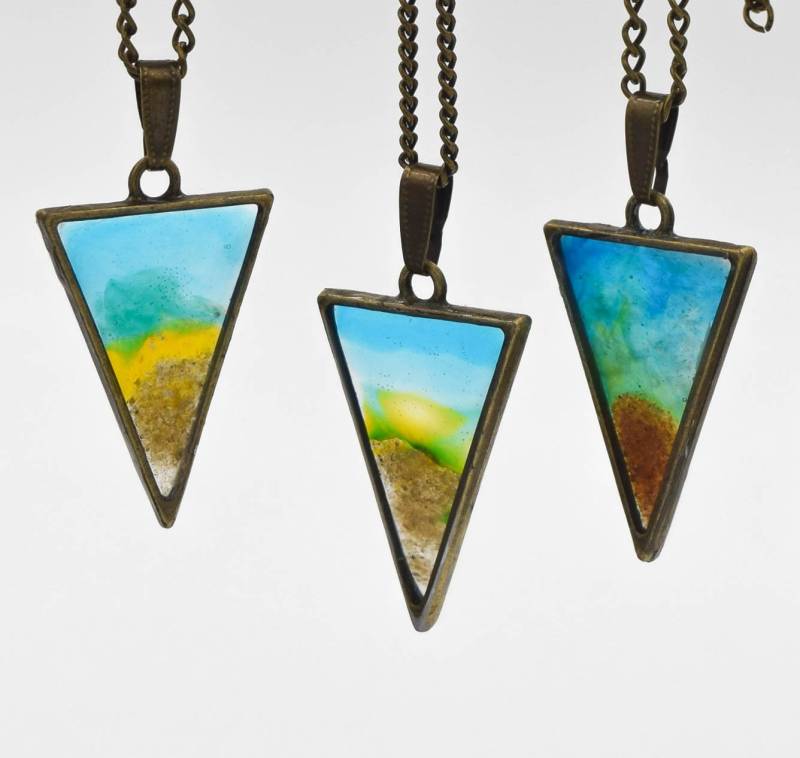 Handgefertigter Landschafts-Anhänger Aus Resin Sahara Sand, Antique Bronze Handgefertigter Landschafts-Anhänger Aus Resin Sahara Sand, Antique Bronze von wikandah