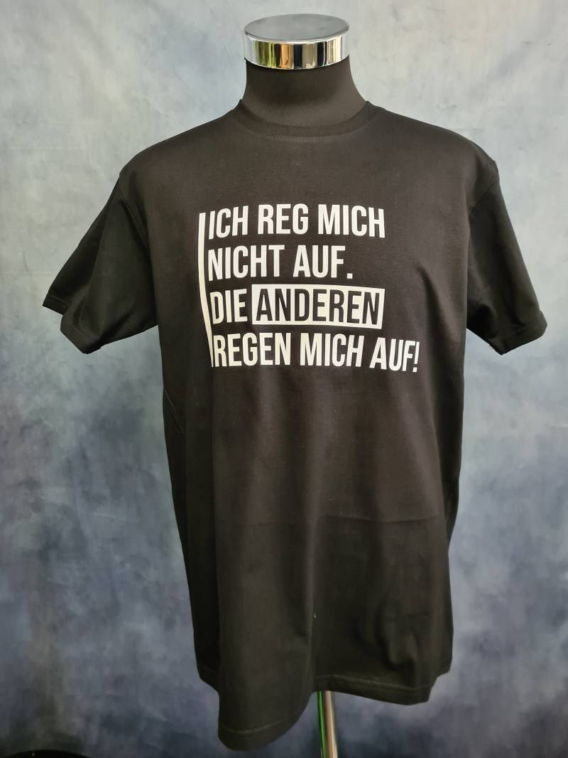 T-Shirt Mit Spruch, Lustiger Spruch "Ich Reg Mich Nicht Auf. Die Anderen Regen Auf" von wikimDE