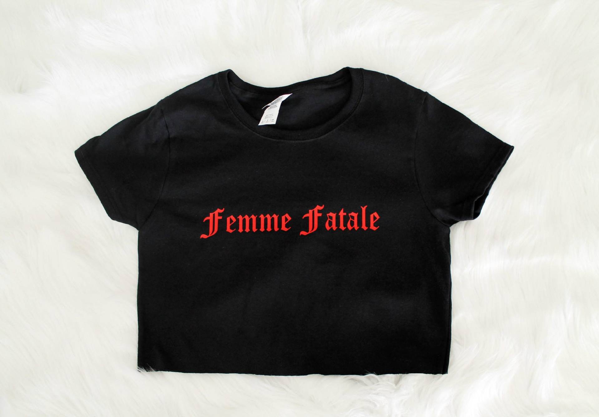 Femme Fatale Graphic Print Frauen Crop Shirt S M L Xl Xxl 3Xl von wildblacksheep