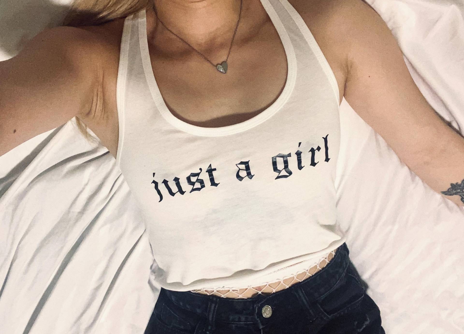 Just A Girl Damen Crop Tank Xs-2Xl von wildblacksheep