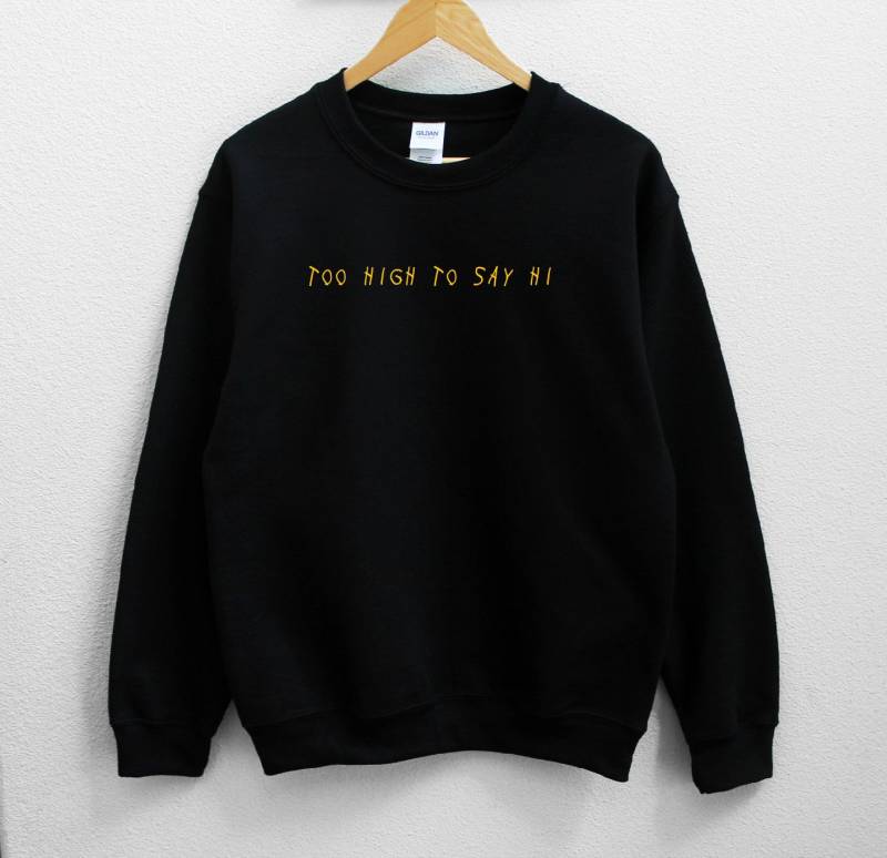 Too High To Say Hi Unisex Sweatshirt von wildblacksheep