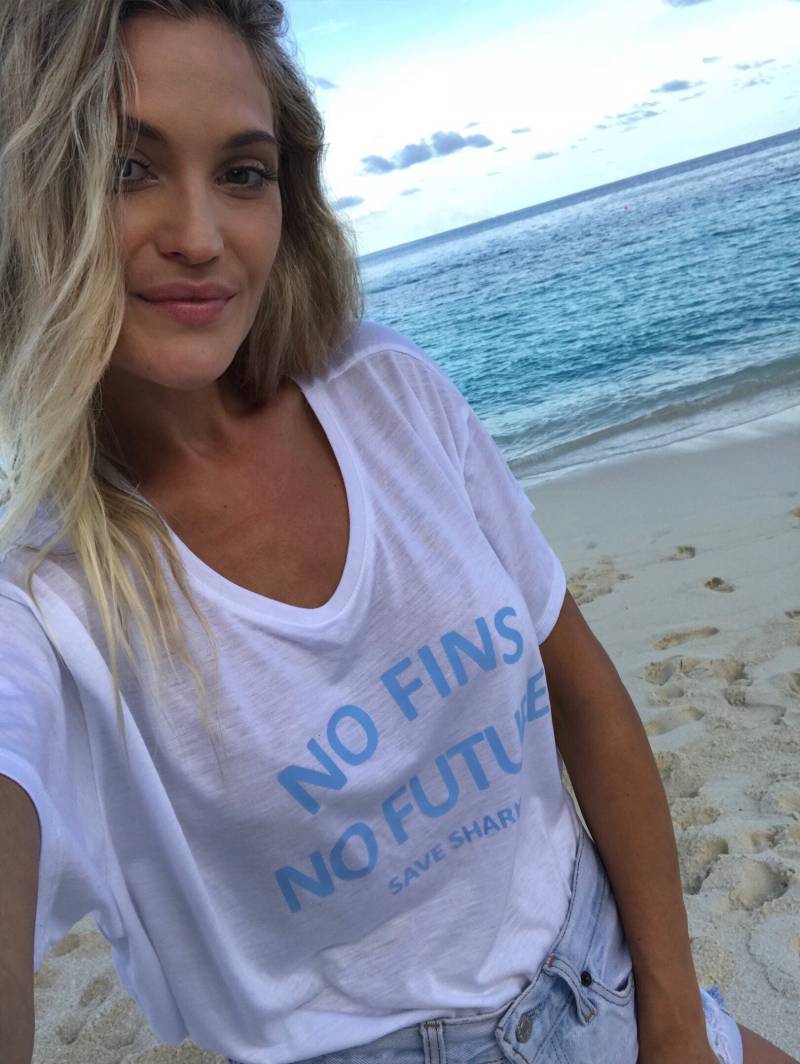 Keine Flossen Keine Zukunft - Save Sharks Damen T-Shirt von wilddtail