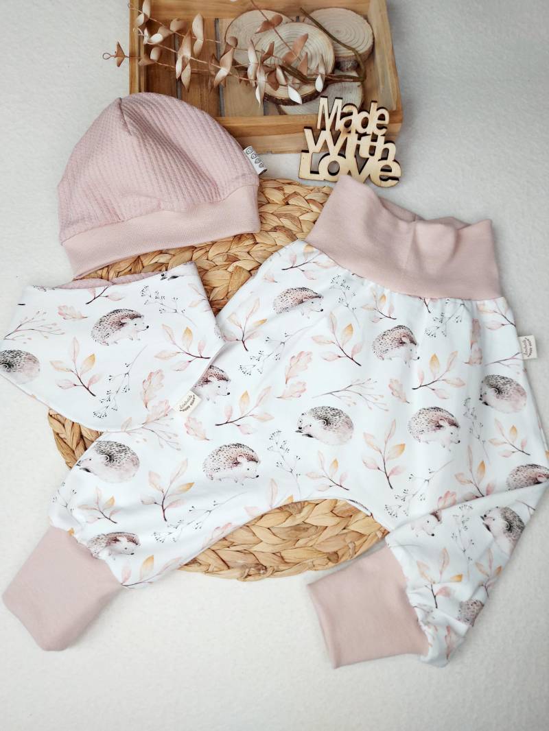 Baby Set Herbstigel Rosa - Gr. 74 | 3-Teilig Handmade Aus Hose, Wendemütze & Halstuch Geschenk Zur Geburt Einzelstück von wildebande