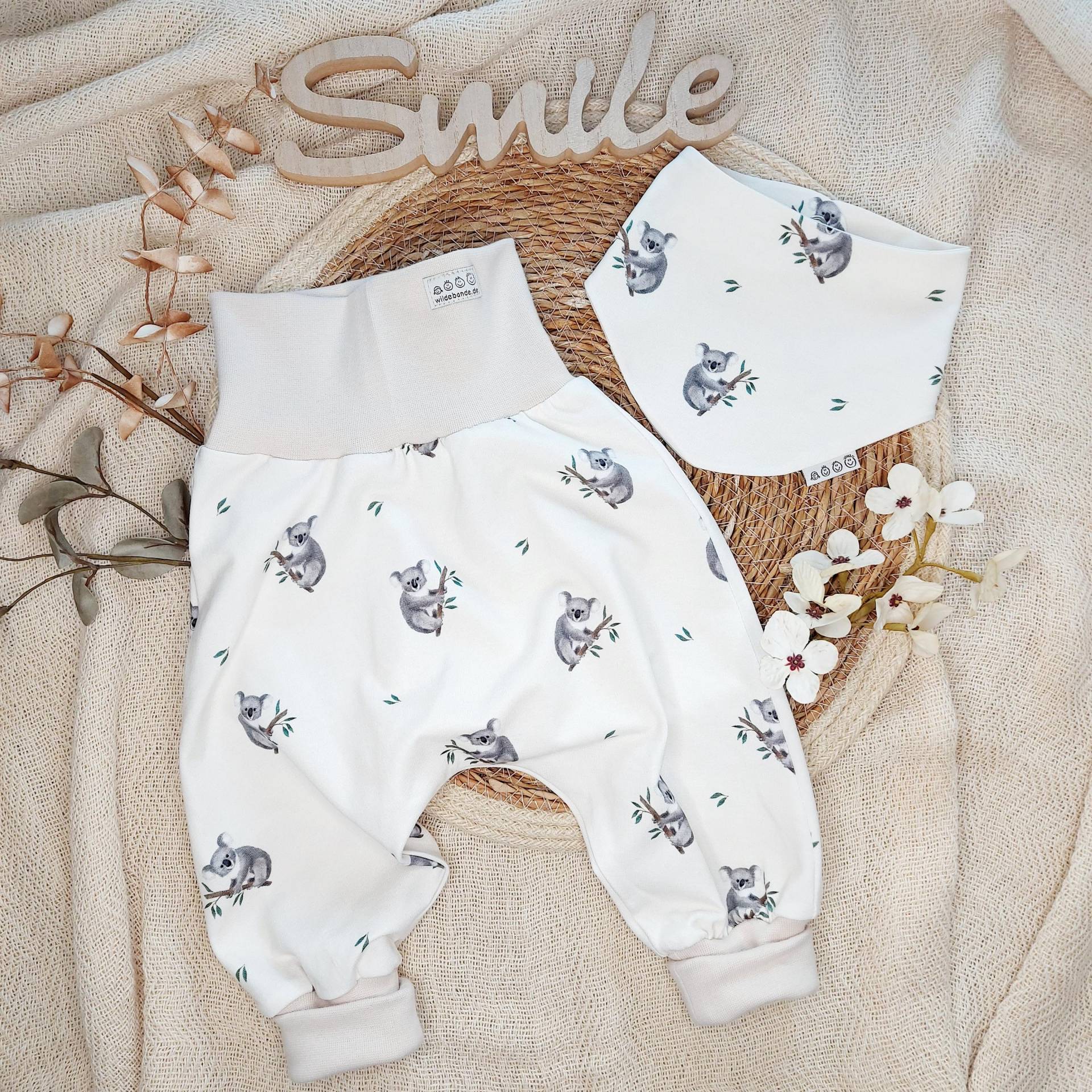 Babyset Koala - Handmade Pumphose & Tuch Aus Jersey Koalabär Geschenk Zur Geburt Unisex Babyoutfit Gr. 56-104 von wildebande