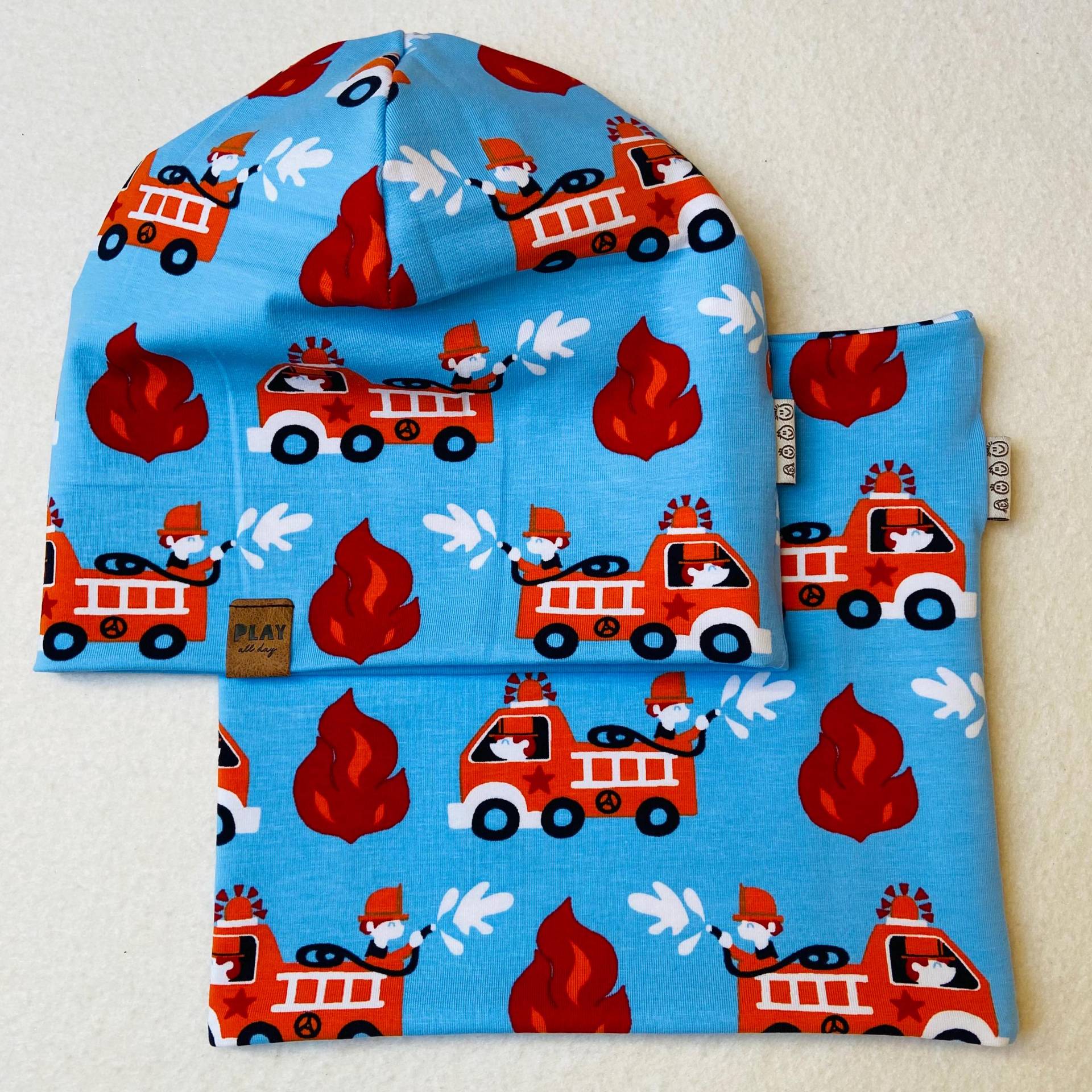 Mütze Und Schlupfschal Im Set - Feuerwehr Hellblau von wildebande