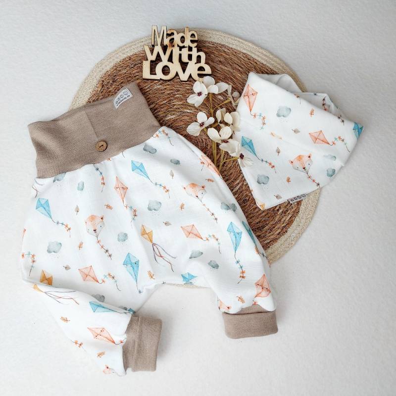 Musselin Baby Set -Pumphose & Halstuch Aus 100% Baumwolle - Handgemachte Babykleidung Geschenk Zur Geburt Wilde Bande Drachen von wildebande