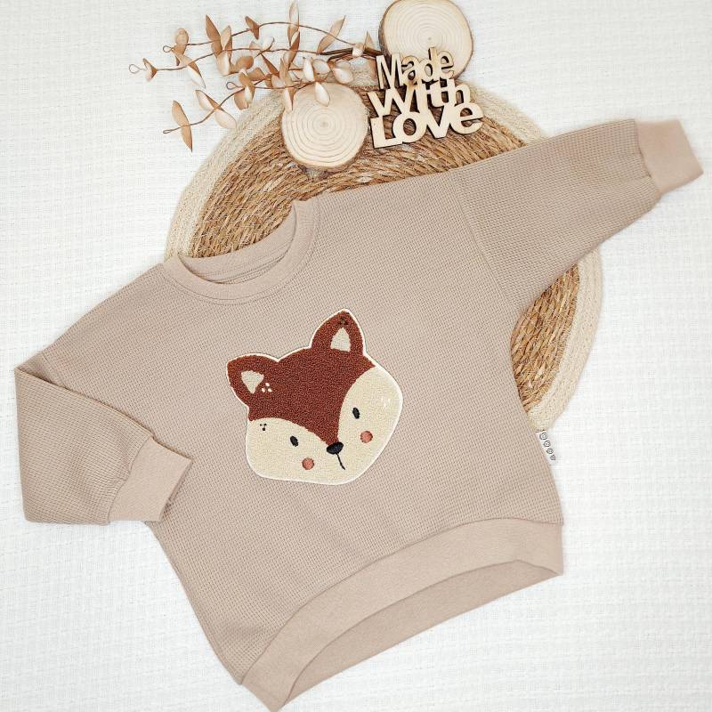 Oversized Sweater Aus Waffeljersey Beige | Personalisierbar Mit Chenille Patch Bär, Waschbär, Igel Oder Eichhörnchen Handmade Pullover von wildebande
