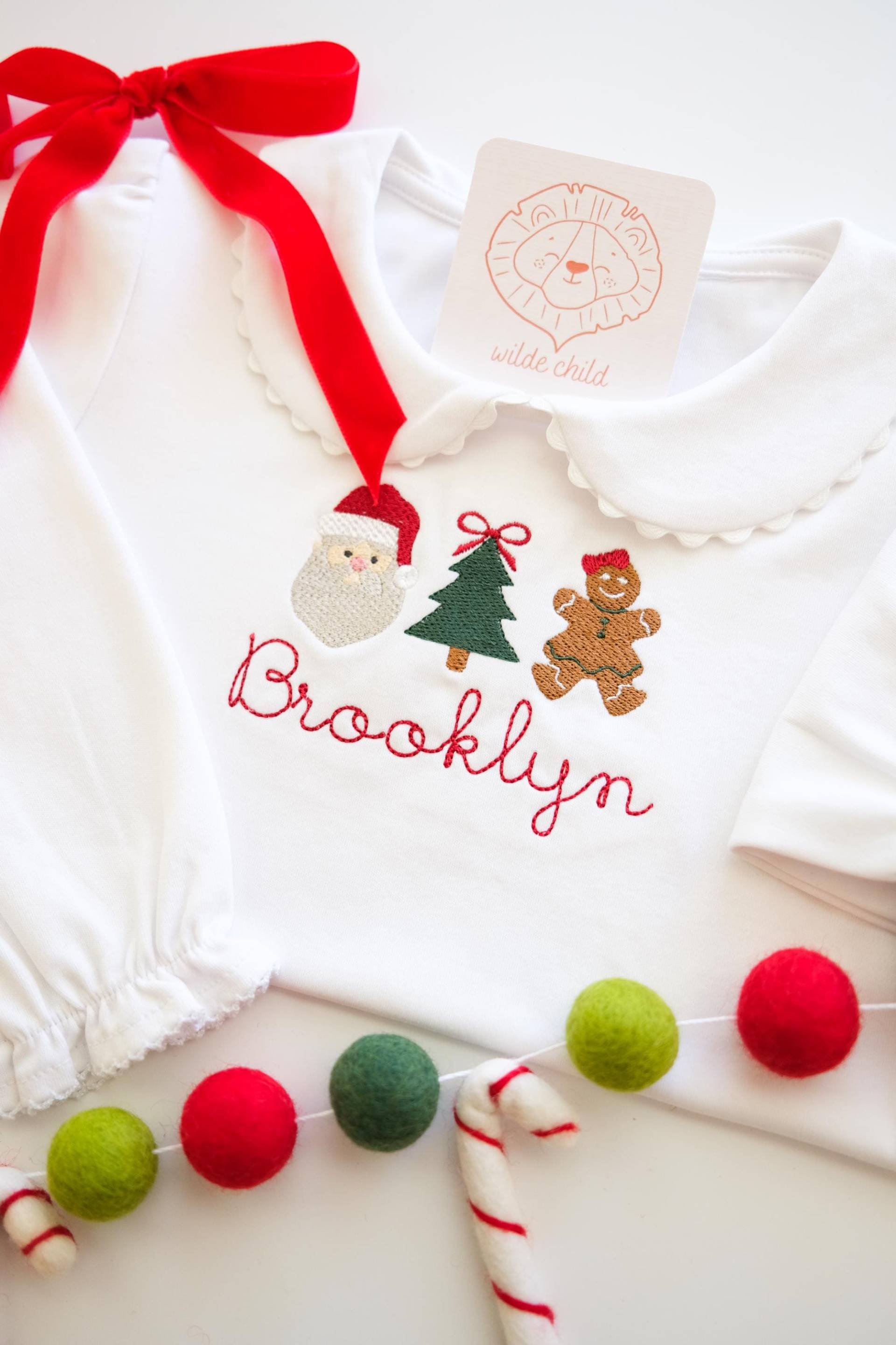 Weihnachten Personalisiertes Individuelles Kleinkind Shirt, Name Shirt Kinder Weihnachts Outfit Nikolaus, Weihnachtsbaum Lebkuchen Mann Weihnachten Personalisiertes Individuelles Kleinkind Shirt, Name Shirt Kinder Weihnachts Outfit Nikolaus, Weihnachtsbaum Lebkuchen Mann von wildechildembroidery