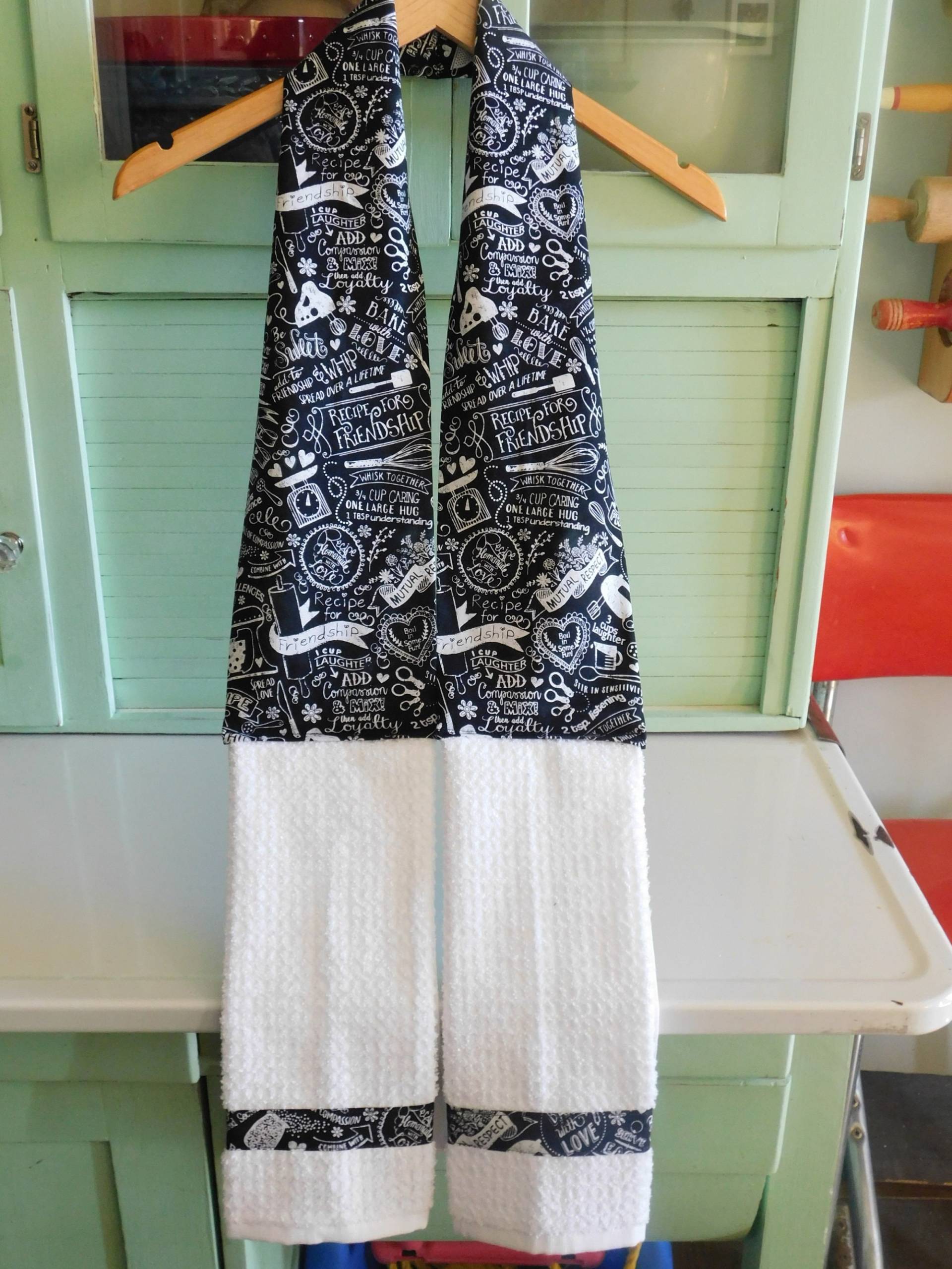 Baker's Boa Aus Schwarz-Weißem Freundschafts-Küchenstoff von wildfleurdelis