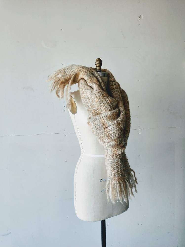 Mohair Stola Beige Rostig Pfirsich 28 X 76 Inch Fransen Borte Handgestrickt von wildlilymercantile