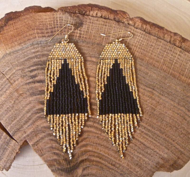 Goldene Pyramide Ohrringe-Wählen Sie Ihre Farbe Goldene Pyramide Ohrringe-Wählen Sie Ihre Farbe von wildmintjewelry