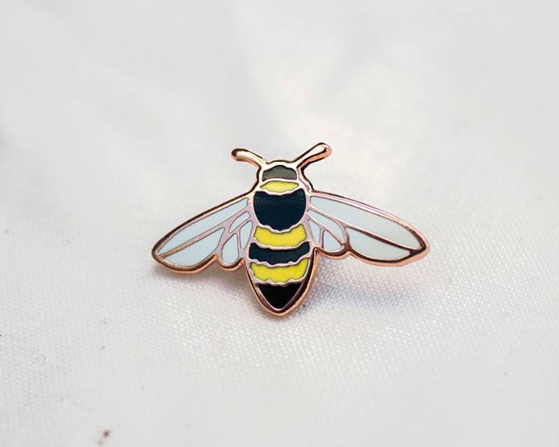 Honey Bee Emaille Pin - Charity Anstecknadel Badge Honey Bee Emaille Pin - Charity Anstecknadel Badge von wildship