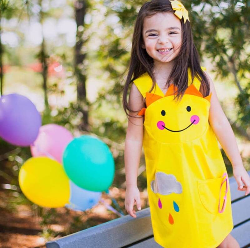 Hello Sunshine Gelbes Kleid Für Kleine Mädchen Und Babys Mit Fröhlichem Gesicht von wildthingsdresses