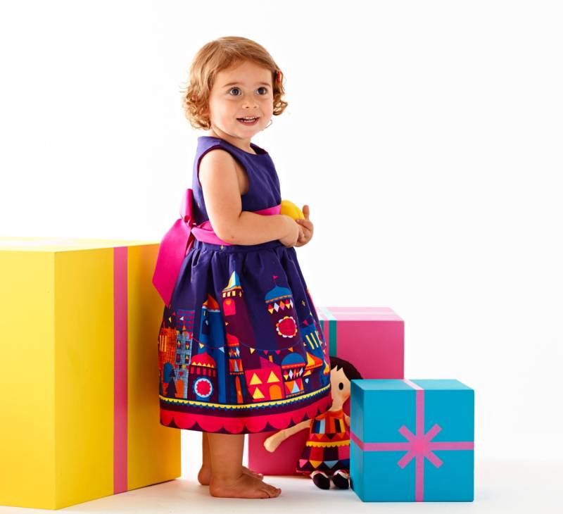 Mädchen Kleid Sternennacht Märchen Muster, Fuchsia Schleife von wildthingsdresses