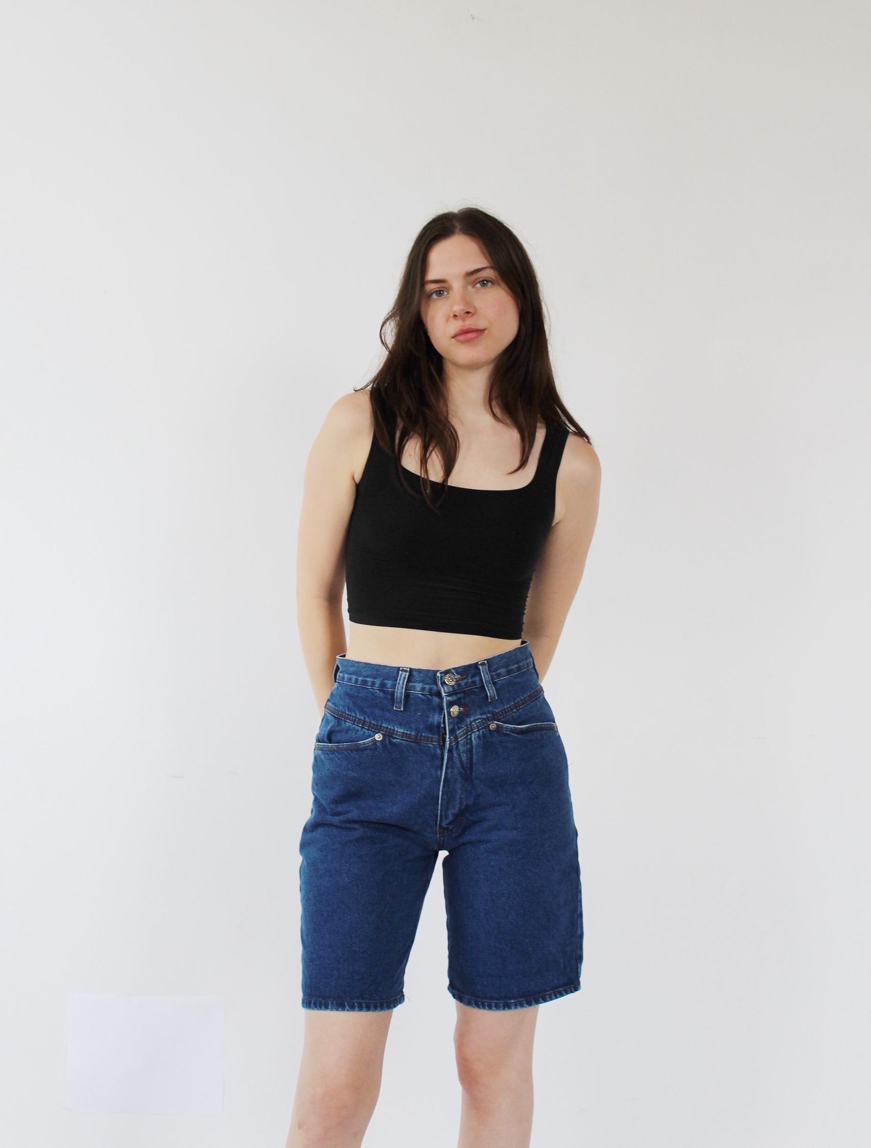 Denim Jorts Shorts - 90Er Jahre Vintage Dark Wash Denim Longline Damen Jeans Shorts Neutral Klein 28 Taille H von wildthingvintage