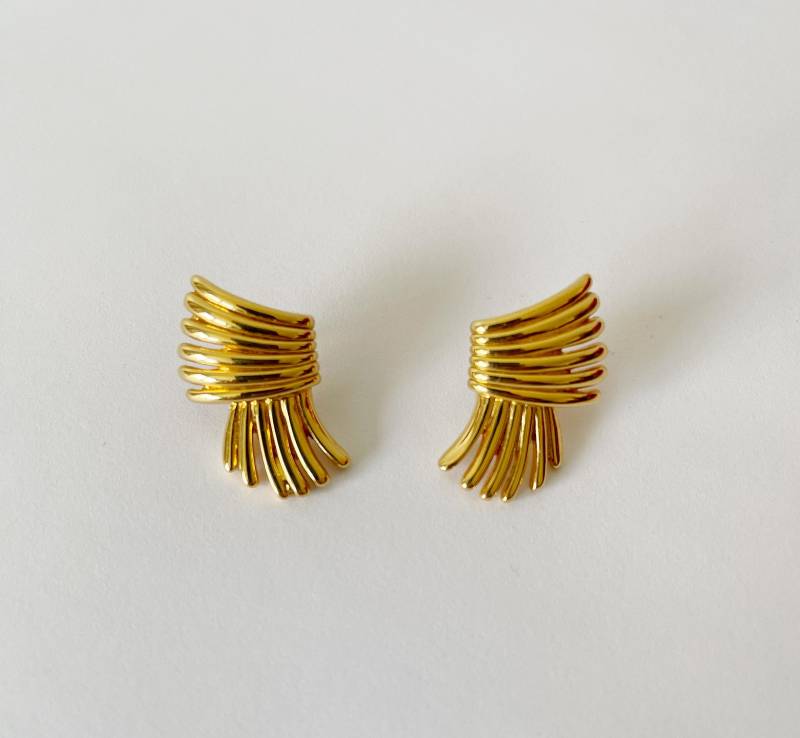 Monet Goldfarbene Fächer Ohrringe - Vintage Modeschmuck Ohrstecker Minimal 80Er 90Er Jahre Schmuck von wildthingvintage