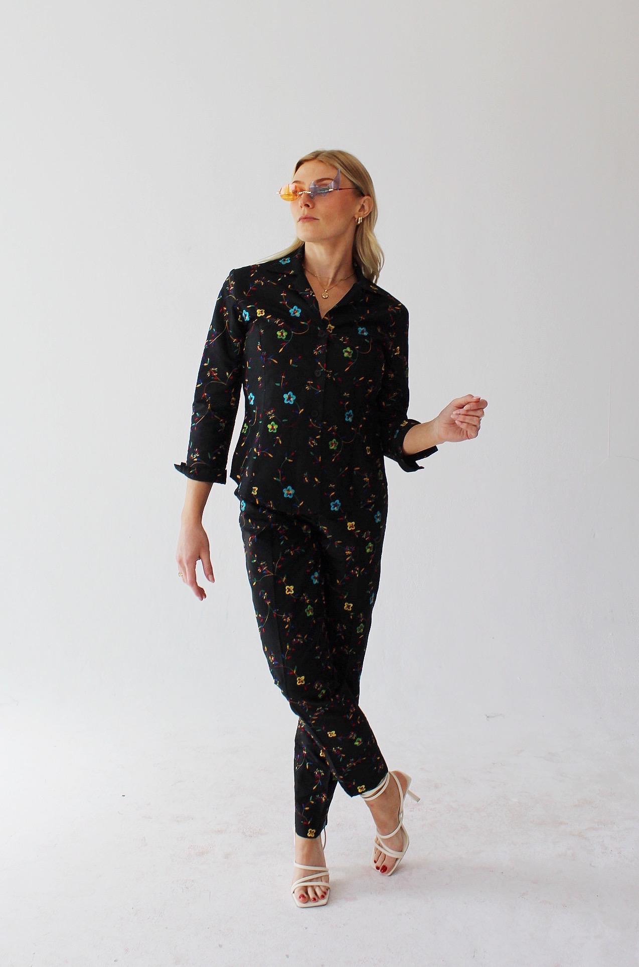 Seide Floral Suit - 90Er Jahre Besticktes Sleek Schwarzes Zweiteiler-Set Ensemble Bluse & Hose Mikane O von wildthingvintage