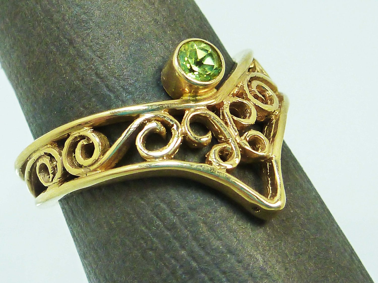 14K Gold Peridot Filigran Ring 14K Gold Peridot Filigran Ring von williamhowardjewelry