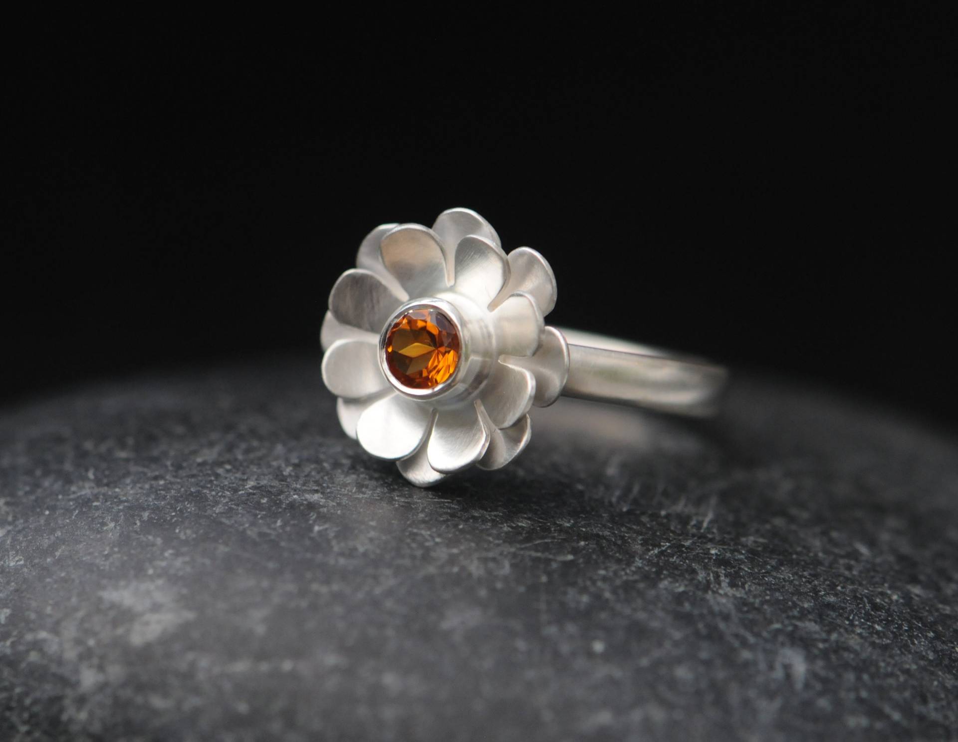 Blumen Ring, Daisy Ring in Silber, Geschenk Für Sie von williamwhite