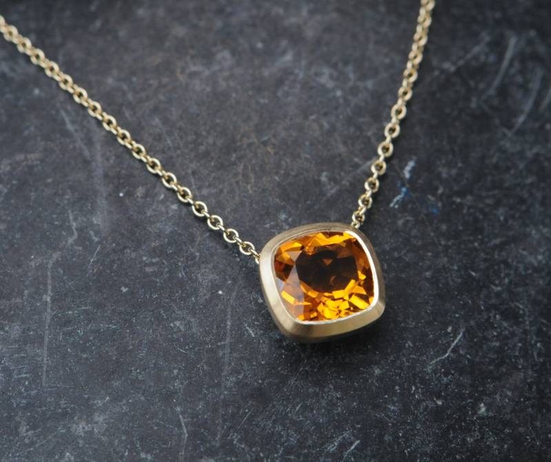 Citrin Halskette Aus 18K Gold, Geschenk Für Sie, Anhänger Im Pillow Cut Stil von williamwhite