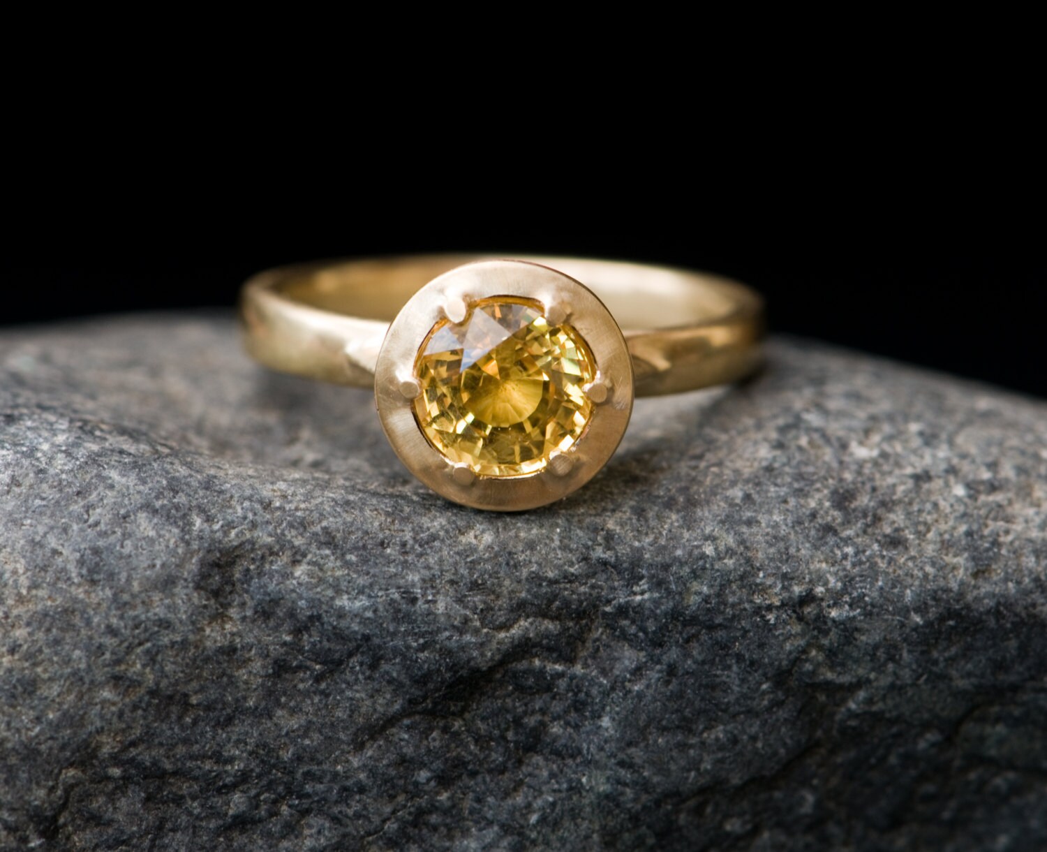 Gelber Saphir Verlobungsring Aus Recyceltem 750Er Gold von williamwhite