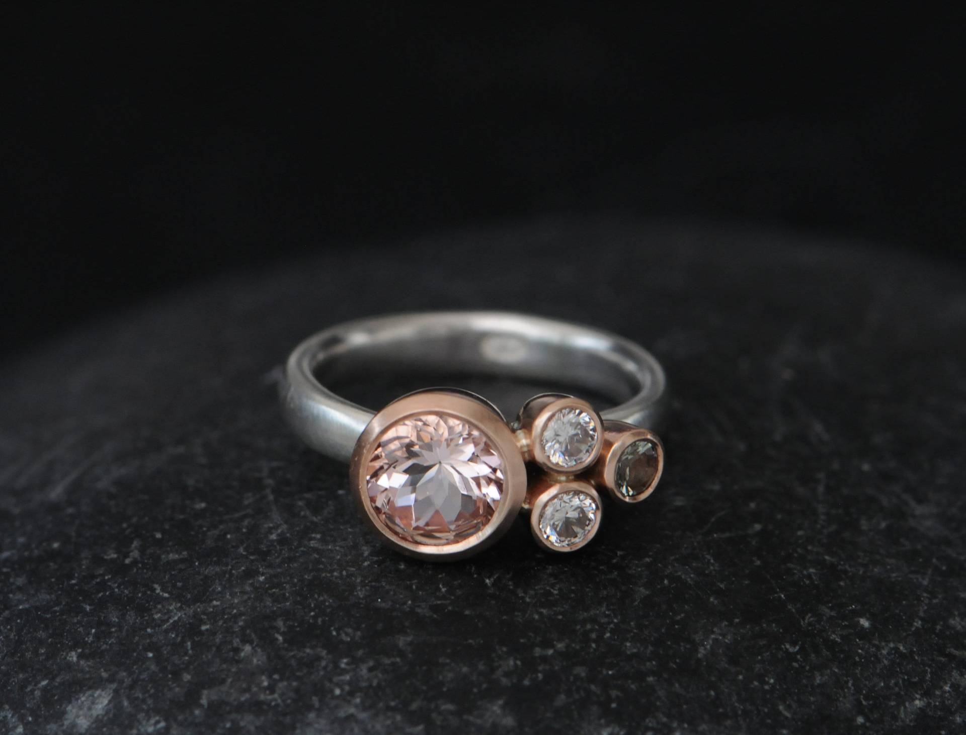 Geschenk Für Sie, Morganit Verlobungsring Mit Diamanten Und Saphir, 9K Roségold Cluster Ring von williamwhite